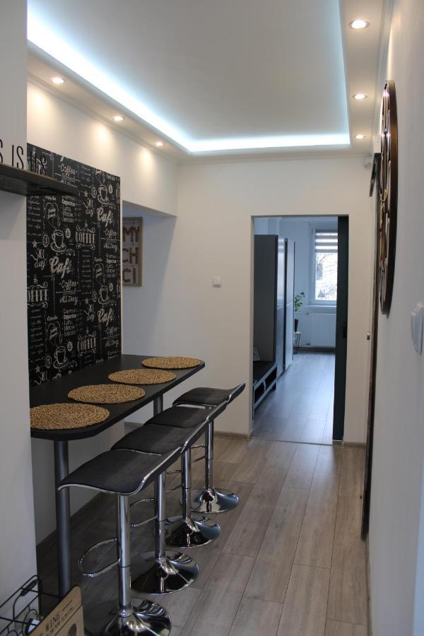 Apartamento Izzy Apartament Miskolc Exterior foto