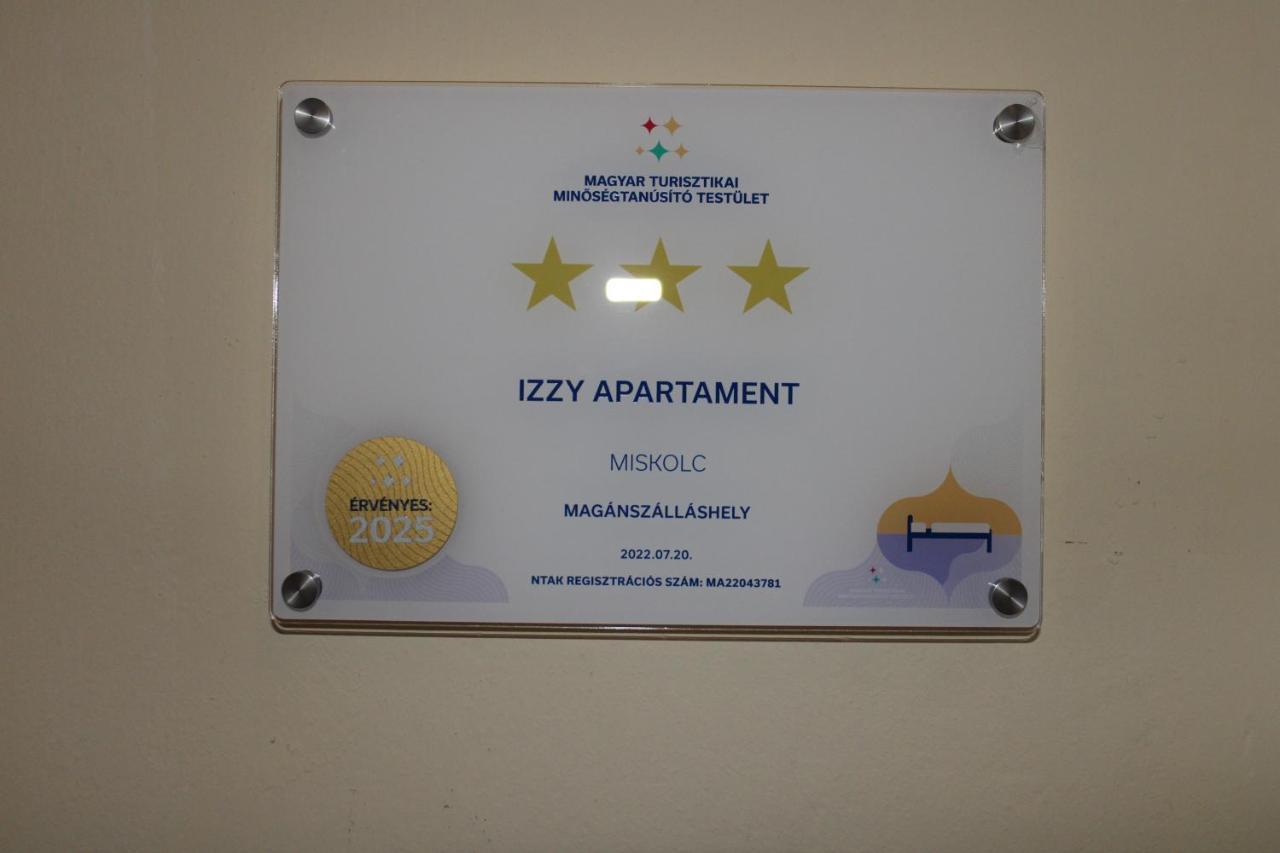 Apartamento Izzy Apartament Miskolc Exterior foto